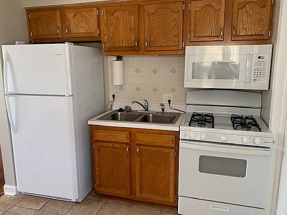 5th image of 26314 Dartmouth St