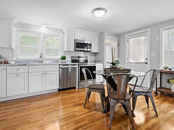 4th image of 3 Woodside Dr