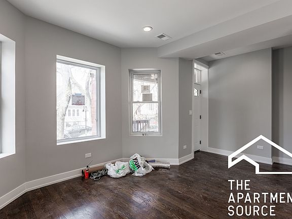 4th image of 3135 N Oakley Ave Unit 2