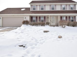 2133 W Saint Johns Way, Oak Creek, WI 53154