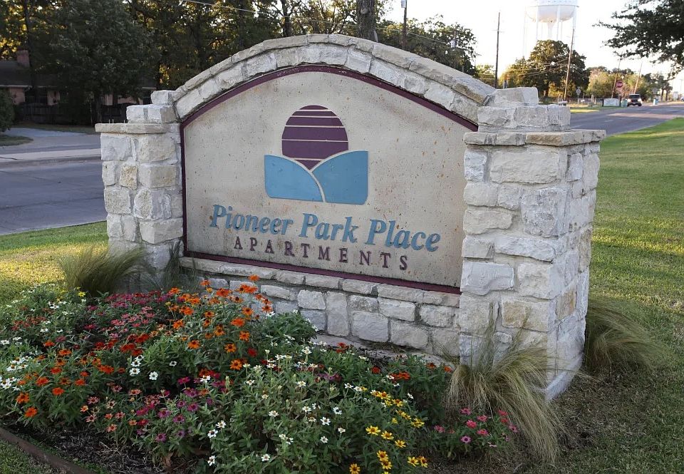 2nd image of 3601 Pioneer Rd #246