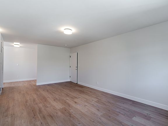 4th image of 2622 S Hobart Blvd APT 12
