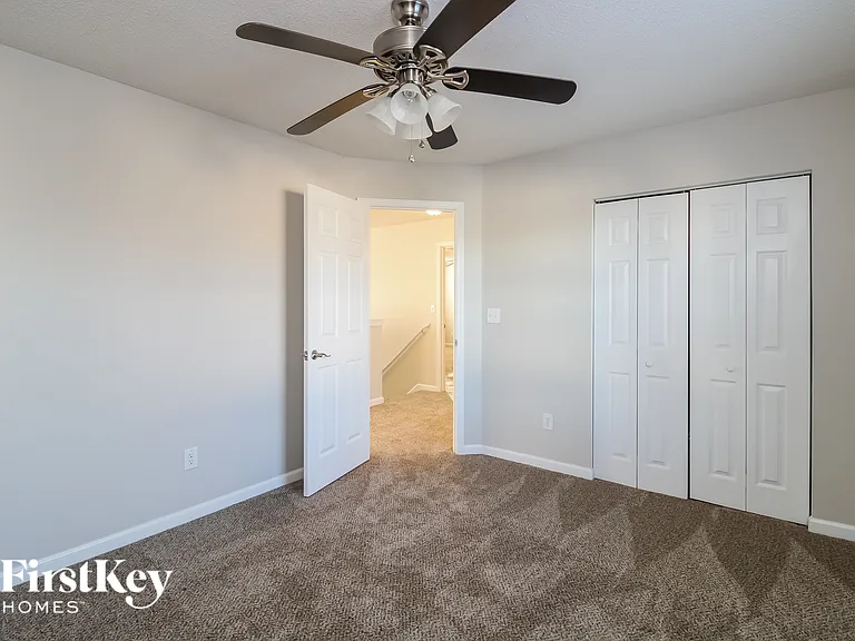 109 Sydney Ct — Photo 10