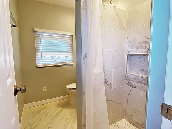 5th image of 2562 Sumac Dr