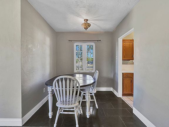 5th image of 349 E Clarendon Ave
