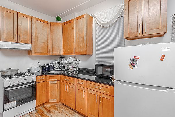 1st image of 3709 Crescent St #2F
