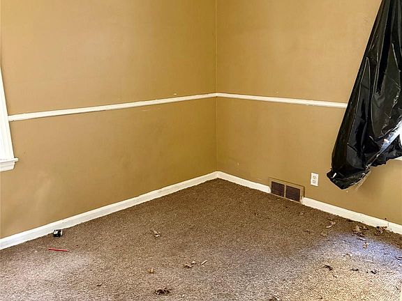 4th image of 2514 Trumbull Ave