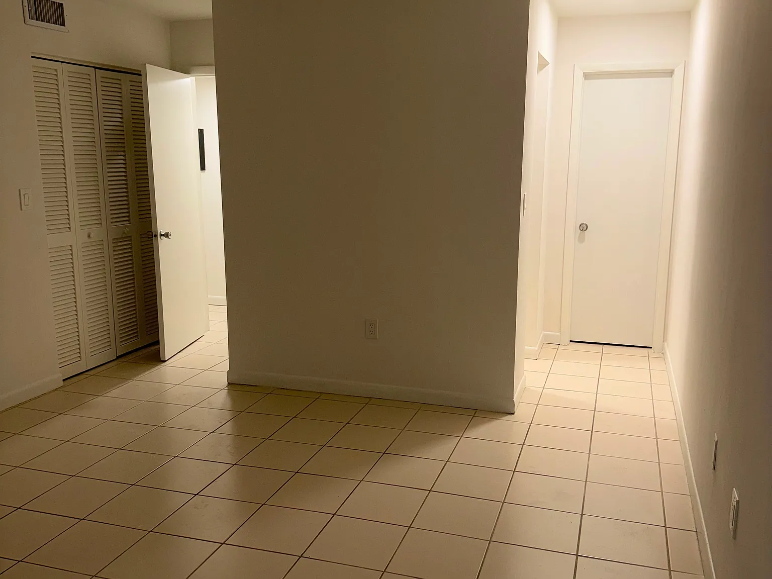 3 bed, 2.5 bath, 2117 sqft, $3,950 — Photo 3