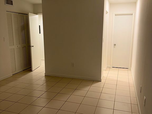5th image of 1205 Mariposa Ave APT 402