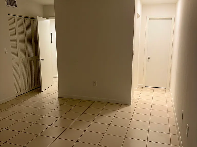 1205 Mariposa Ave #402 — Photo 5