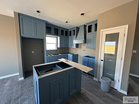 3rd image of 2284 Victoriano St