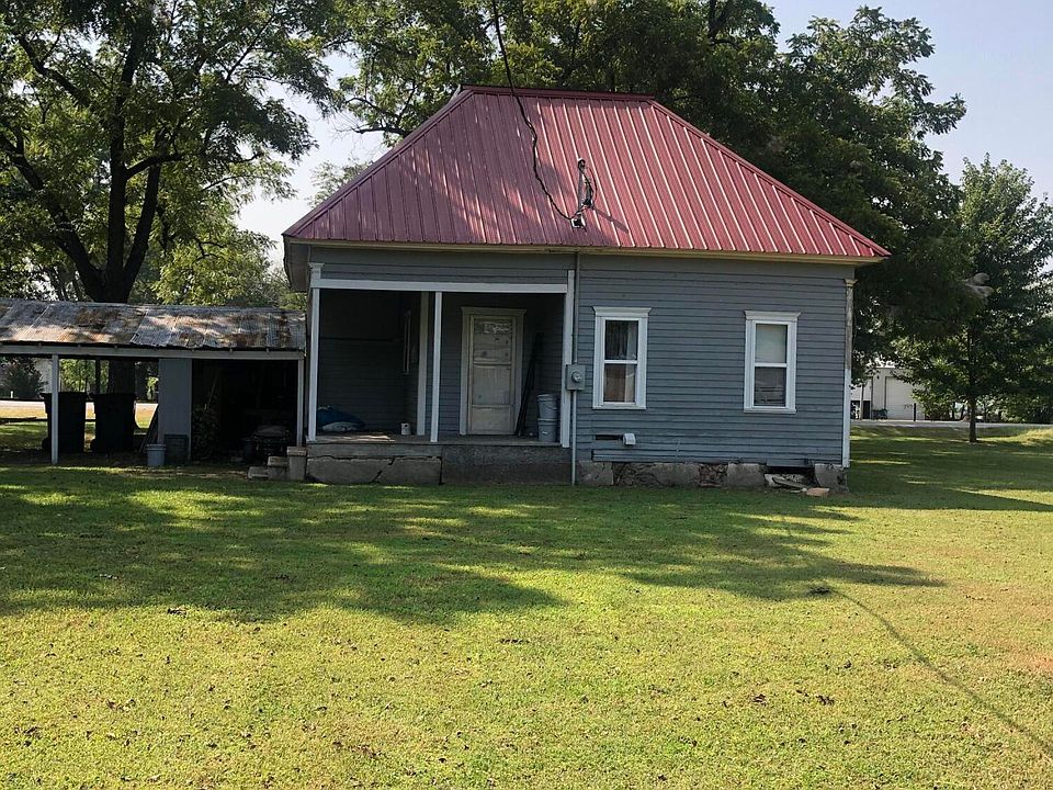 2nd image of 505 N Main