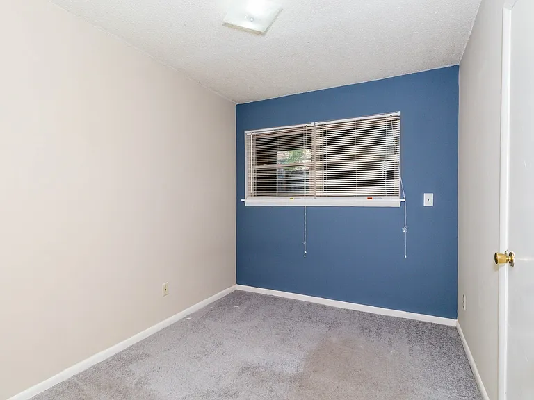 402 Lawrence Pl — Photo 8