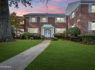 24 Manor Dr, Red Bank, NJ 07701