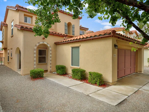 1044 Waterfall Dr NE, Rio Rancho, NM 87144