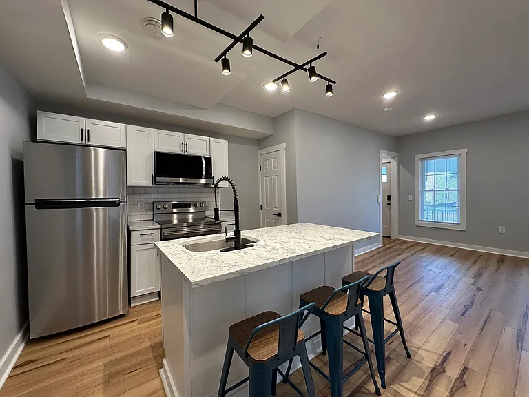 128 Caroline Ave #2 — Photo 5