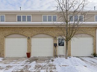 15 Rienzi Ln, Highwood, IL 60040