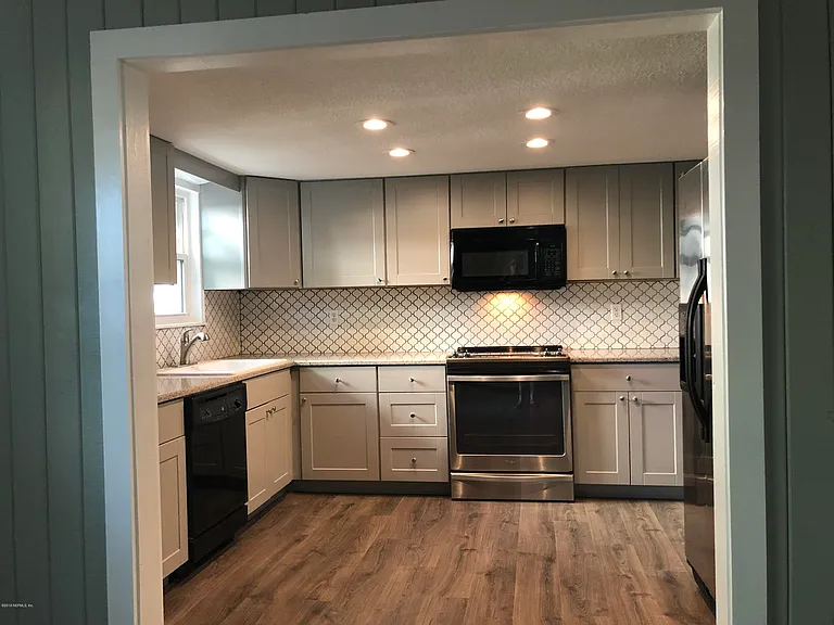 2132 Bay Rd — Photo 5