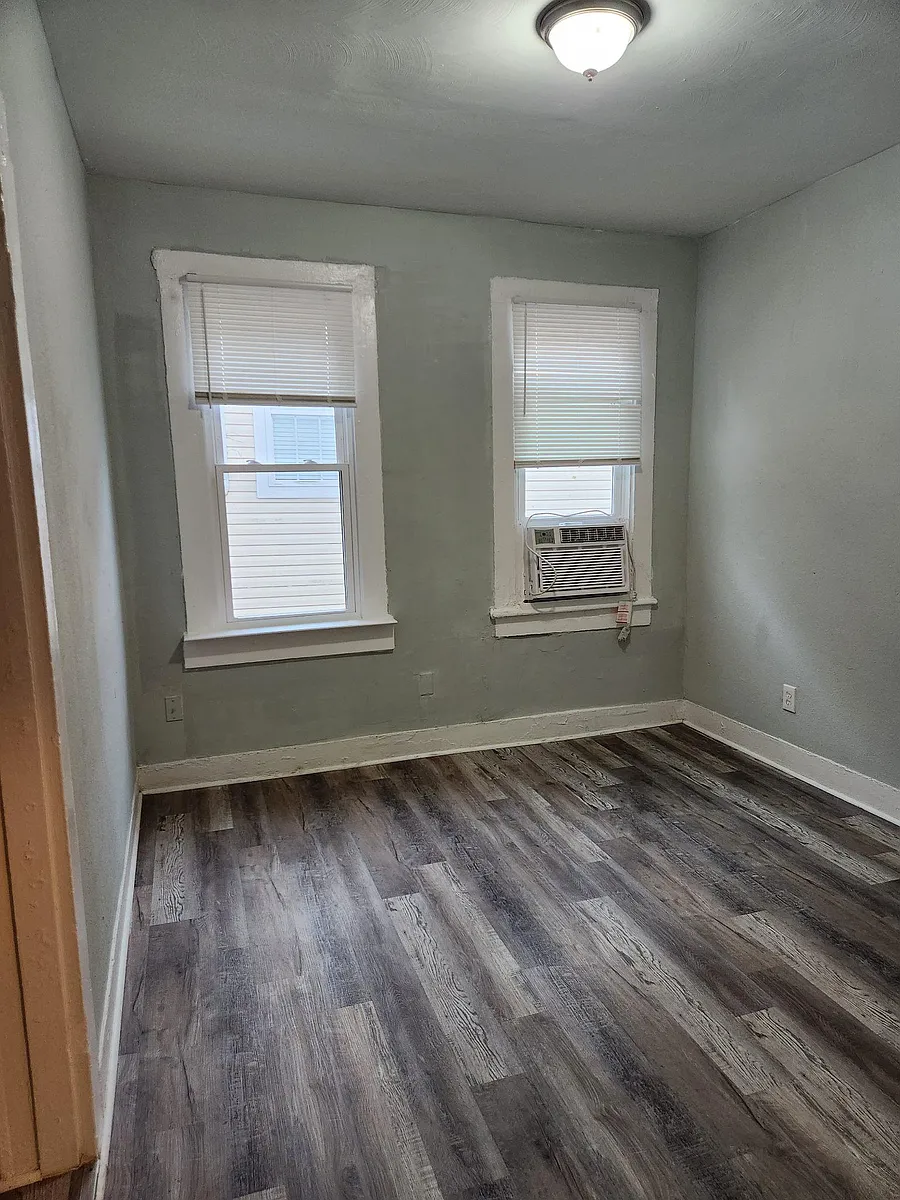 Building Photo - 1542 Dungee St #4