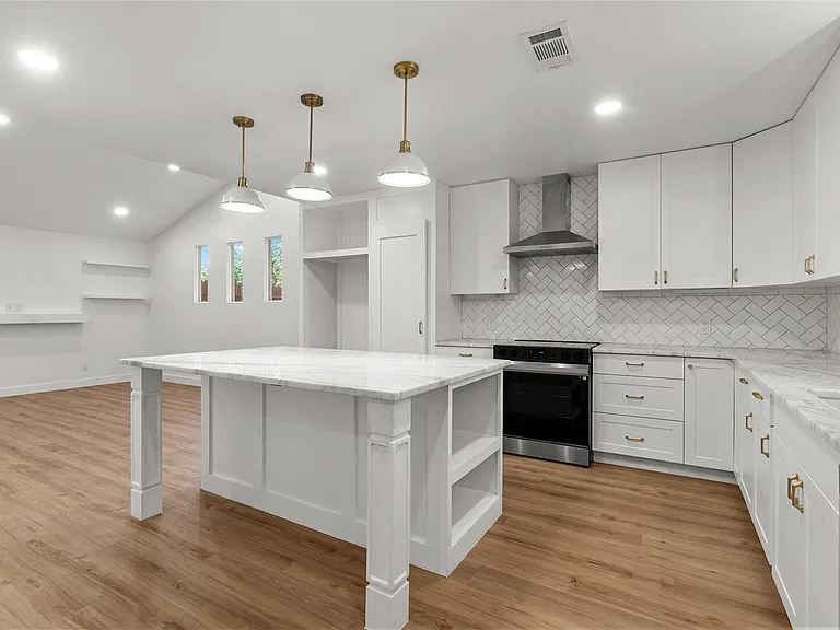 409 Avenue R — Photo 12