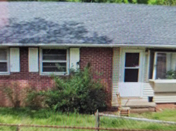 1259 Golf Course Dr, Gastonia, NC 28054