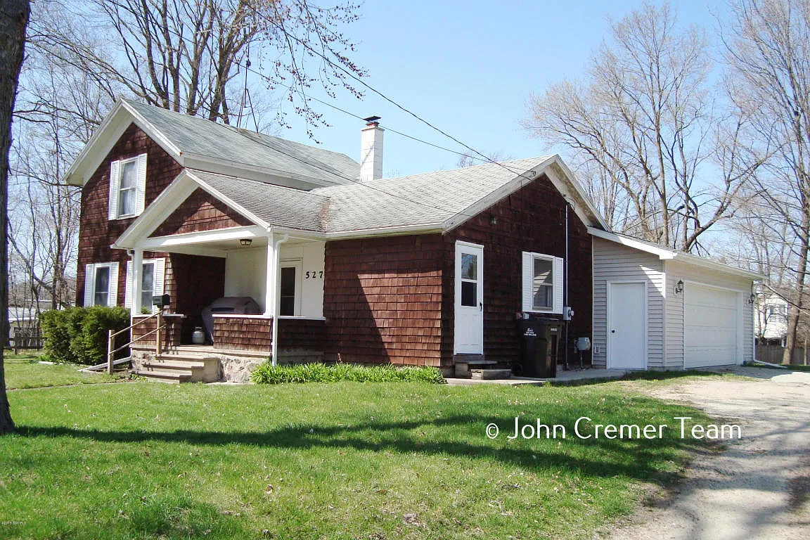 527 E Mill St photo 1