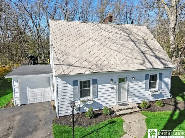 13 Lowell Pl, Fredonia, NY 14063