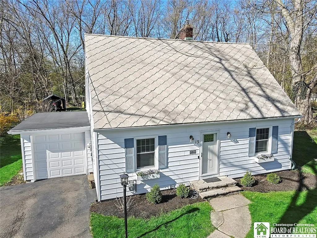 13 Lowell Pl photo 1