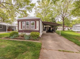 29 Parkway Dr, Olmsted Falls, OH 44138