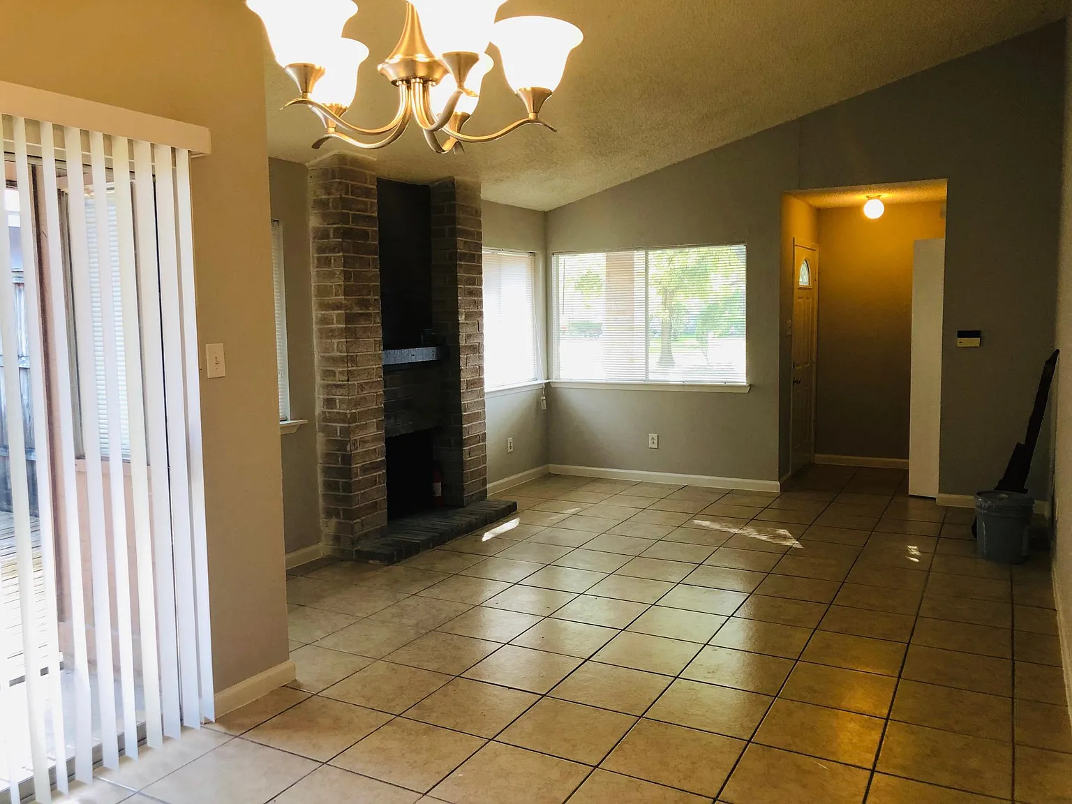 3 bed, 1.5 bath, 1249 sqft, $1,650 — Photo 4