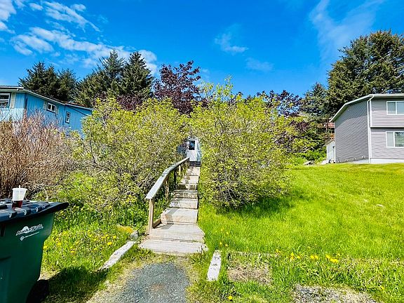 2nd image of 1113 Larch St #A