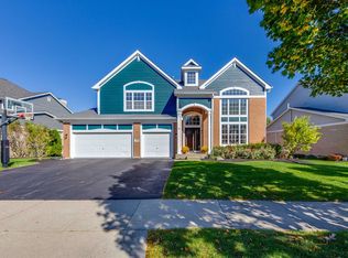 608 Sycamore St, Vernon Hills, IL 60061