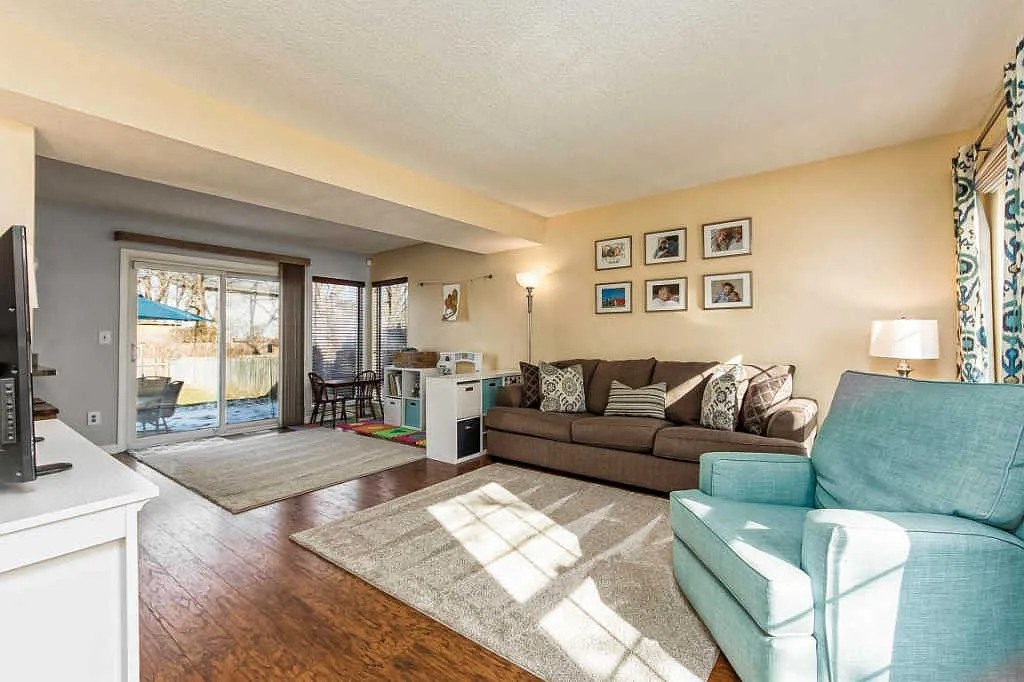 5984 Kingslake Dr photo 1