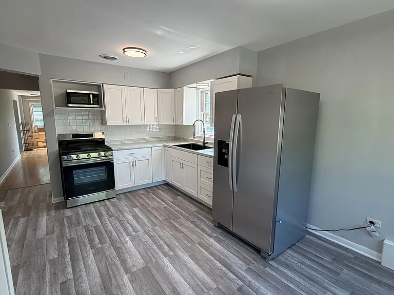 5558 W Wilson Ave #2 — Photo 9