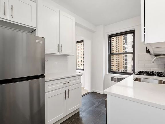 4th image of 200 E 36th St APT 9D
