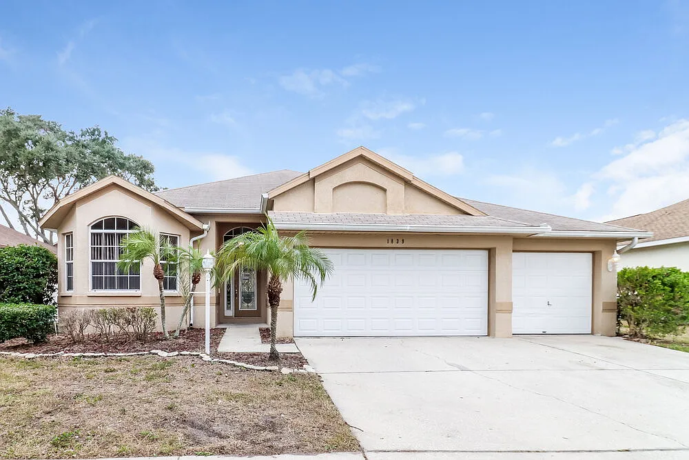 4 bed, 2.0 bath, 1955 sqft, $3,500 — Photo 1