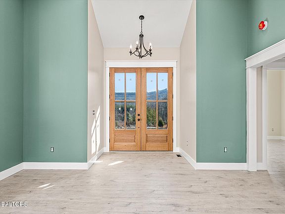 5th image of 188 Oakley Way
