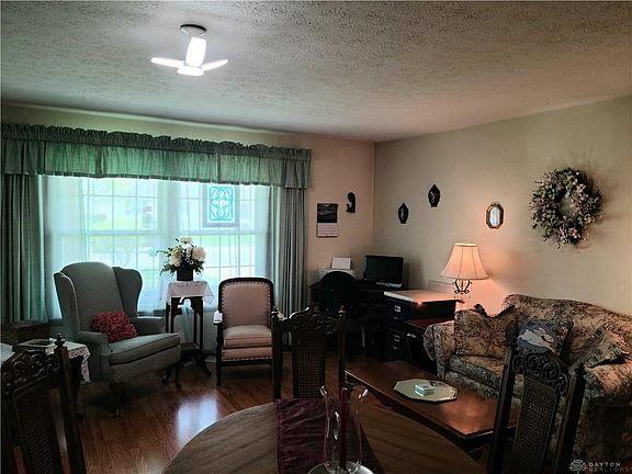 3rd image of 105 Wellsley Ct