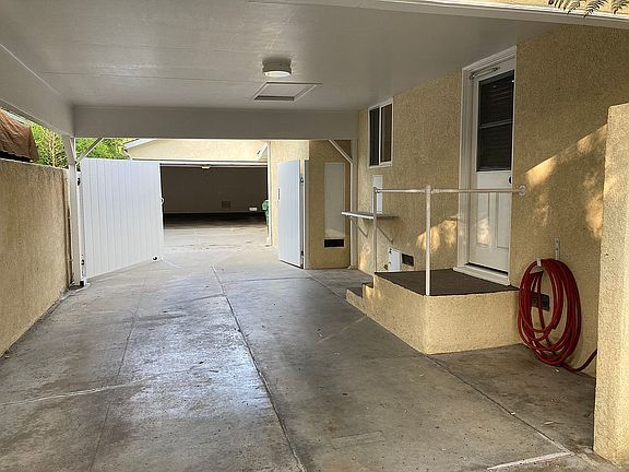 Covered car port