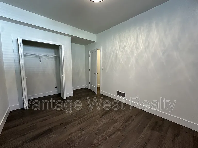 889B Mount Ida Dr — Photo 15