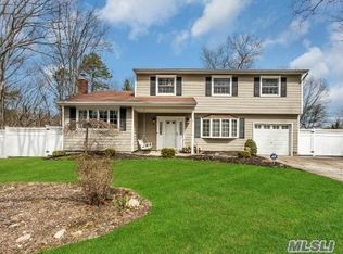 29 Stanwich Rd, Smithtown, NY 11787