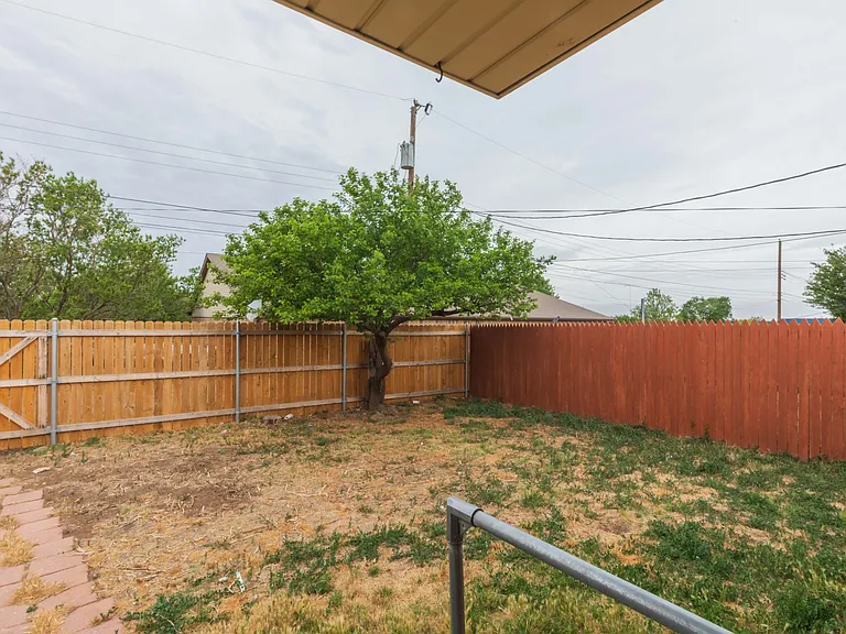 1950 Howard Dr #1950 — Photo 10