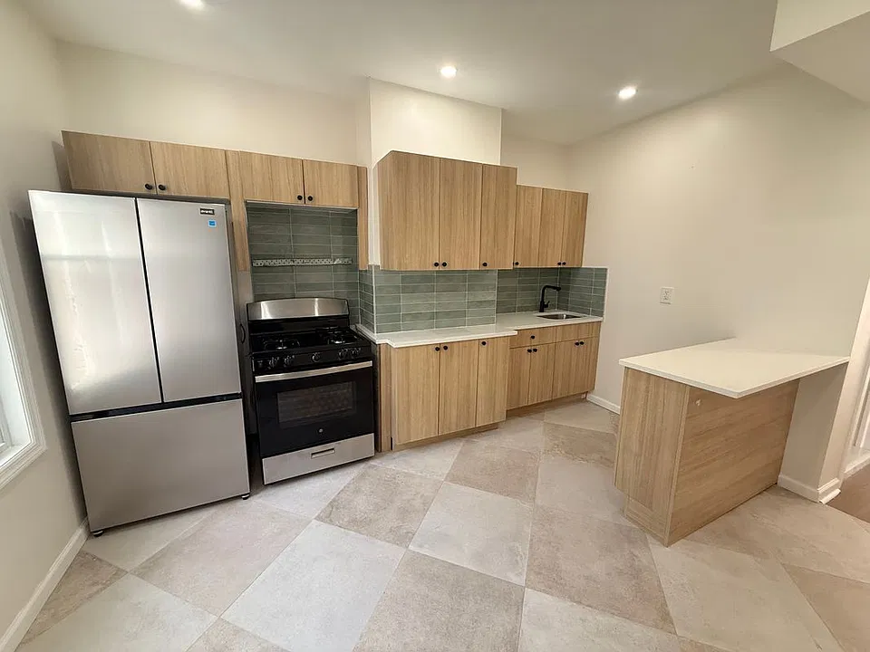 166 Maple Ave #2