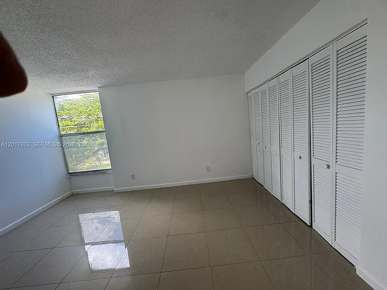 2020 NE 135th St #303 — Photo 7