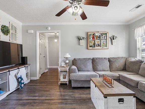 4th image of 910 Moonlite Dr