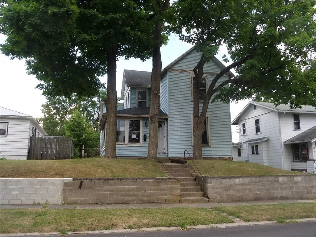 545 S Madriver St photo 1