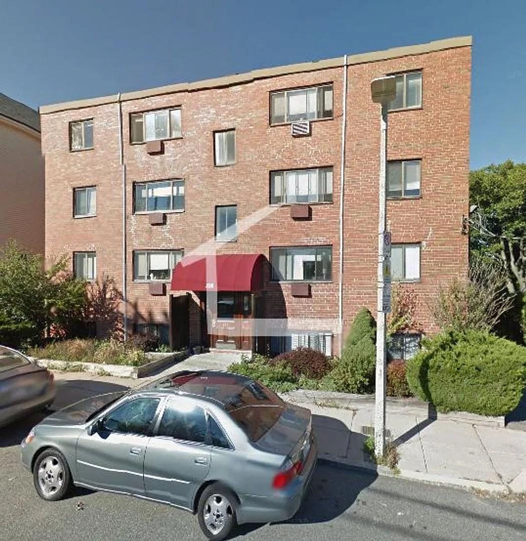 Nice 2 bed in Mission Hill — Photo 1