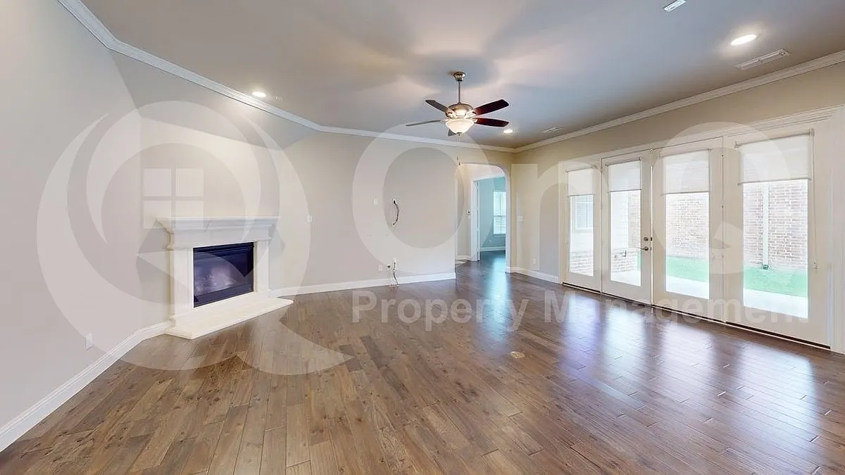 3 bed, 2.5 bath, 3147 sqft, $3,400 — Photo 3