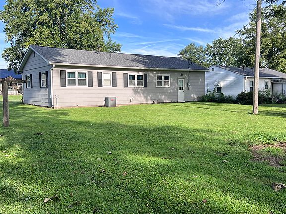 2nd image of 820 Park Pl