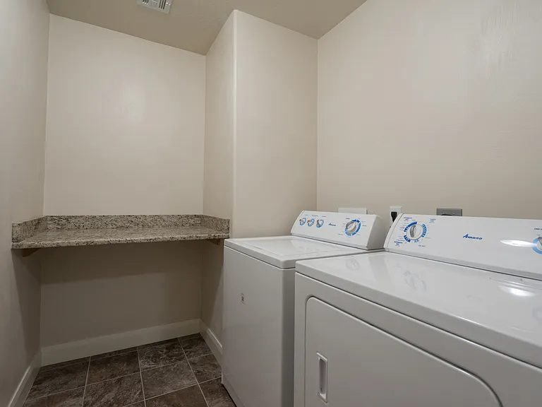 986 Camel Springs Dr — Photo 36